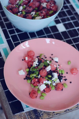 Salat med vandmelon, feta, edamame og mynte Salat med vandmelon, feta, edamame og mynte