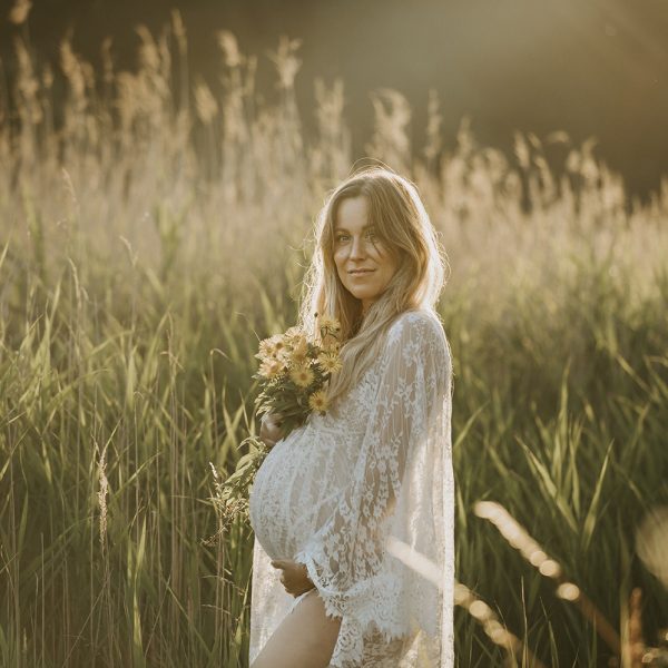 gravid Emily Salomon